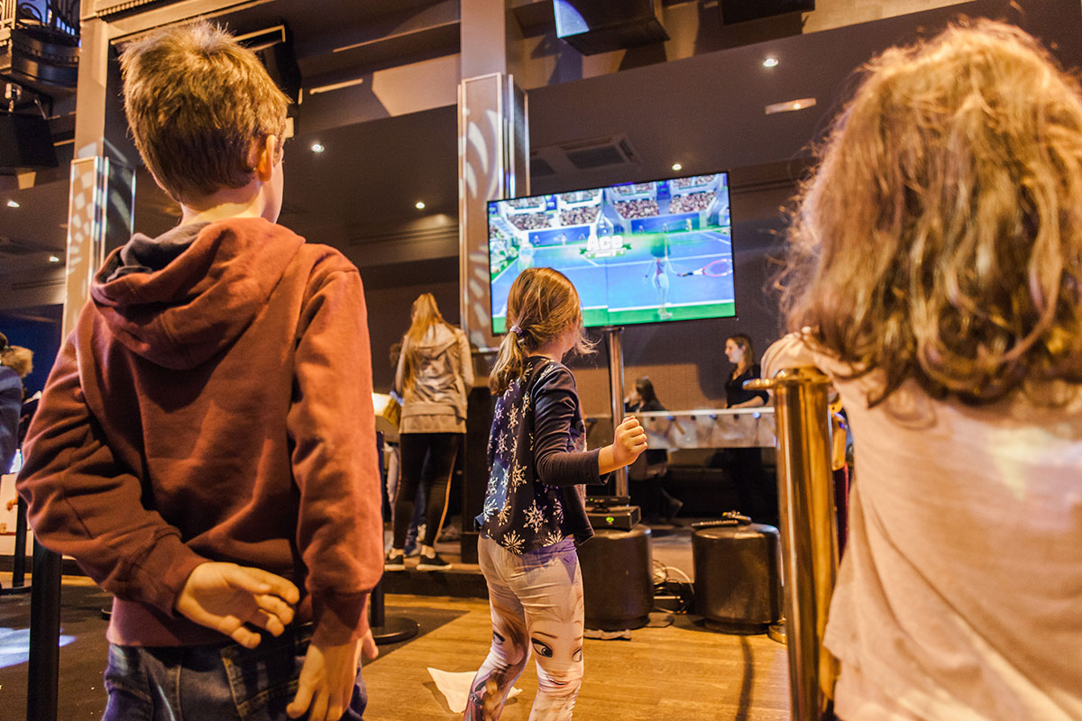 kinect-enfants-arbre-noel-arkema