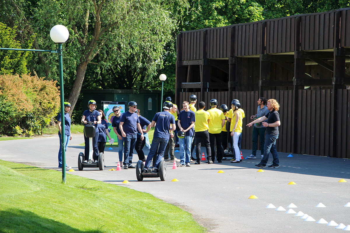 team-building-animation-segway