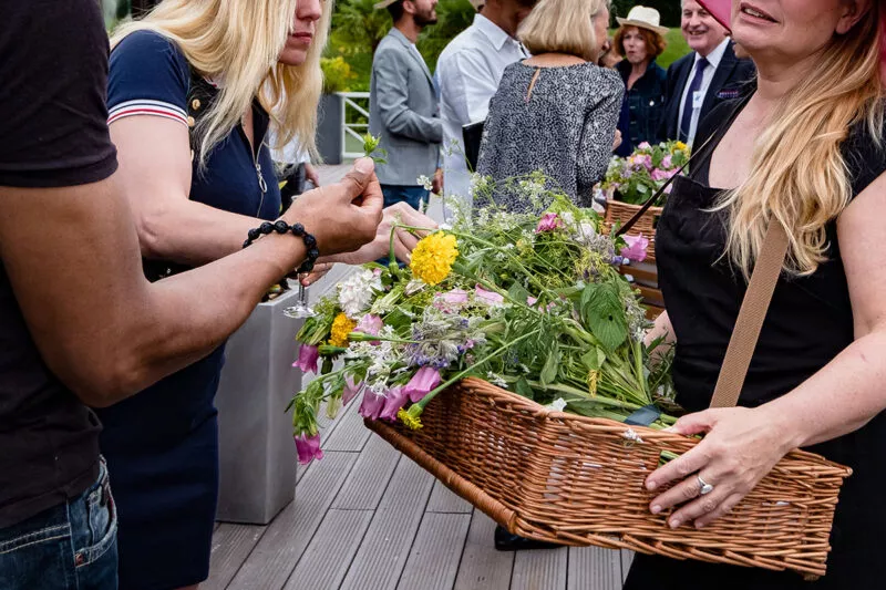 animation-garden-party-entreprise-atelier-fleurs