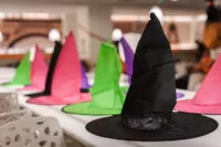 chapeaux-de-sorciere-halloween-day-societe