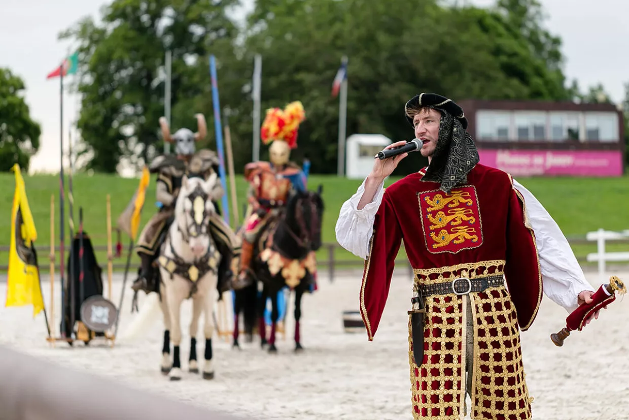 spectacle-medieval-garden-party